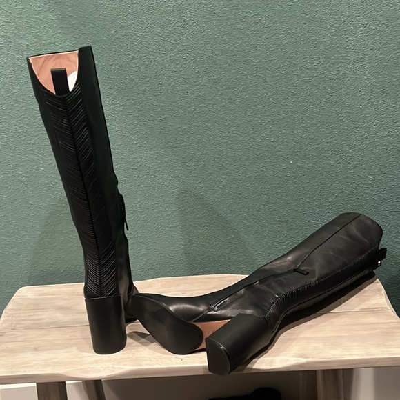 Knee length boots with 4” block heel size 8 - Picture 3 of 3
